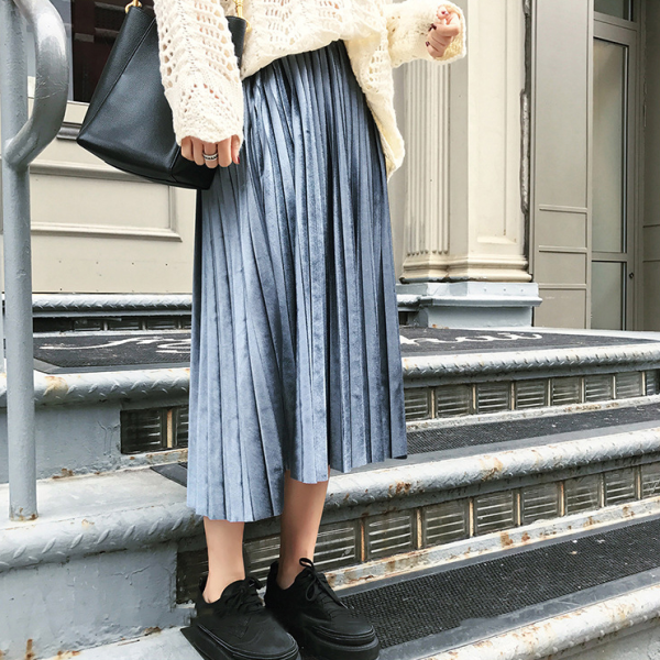 Long Metallic Silver Maxi Pleated Skirt - Image 4